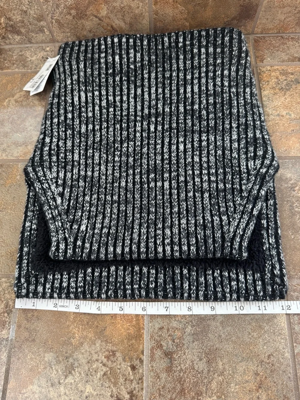 NWT Lululemon Textured Fleece-Lined Knit Neck Warmer Black White